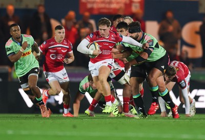 101025 - Scarlets v DHL Stormers, United Rugby Championship - Macs Page of Scarlets breaks away