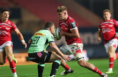 101025 - Scarlets v DHL Stormers, United Rugby Championship - Taine Plumtree of Scarletstakes on Deon Fourie of Stormers
