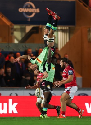 101025 - Scarlets v DHL Stormers, United Rugby Championship - Connor Evans of Stormers takes an unusual view of the match as he fails to win the high ball