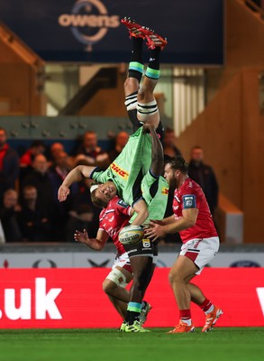 101025 - Scarlets v DHL Stormers, United Rugby Championship - Connor Evans of Stormers takes an unusual view of the match as he fails to win the high ball