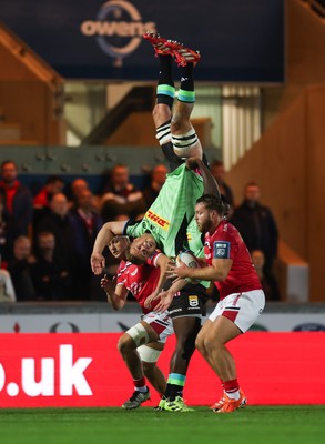 101025 - Scarlets v DHL Stormers, United Rugby Championship - Connor Evans of Stormers takes an unusual view of the match as he fails to win the high ball