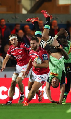 101025 - Scarlets v DHL Stormers, United Rugby Championship - Connor Evans of Stormers takes an unusual view of the match as he fails to win the high ball