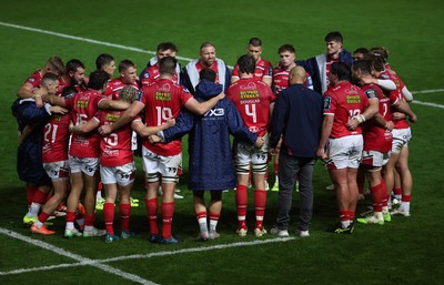 101025 - Scarlets v DHL Stormers, United Rugby Championship - Scarlets players at the end of the match