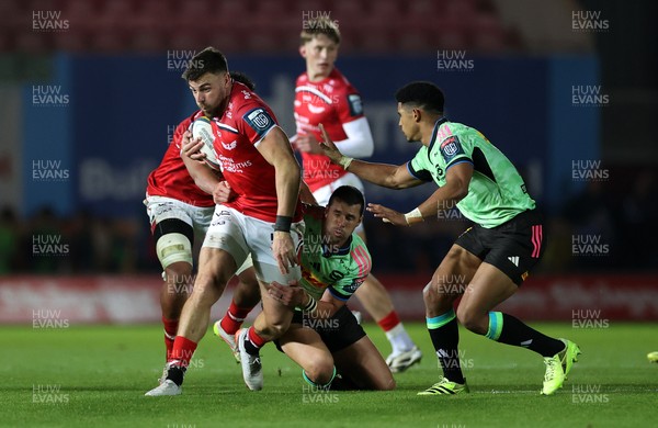 101025 - Scarlets v DHL Stormers - United Rugby Championship - Johnny Williams of Scarlets is tackled by Sacha Feinberg-Mngomezulu of Stormers 