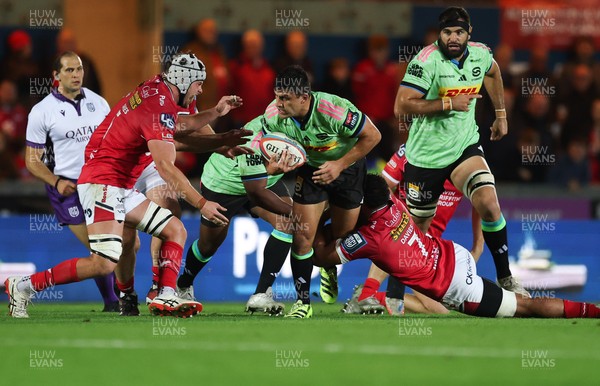 101025 - Scarlets v DHL Stormers, United Rugby Championship - Paul de Villiers of Stormers charges forward