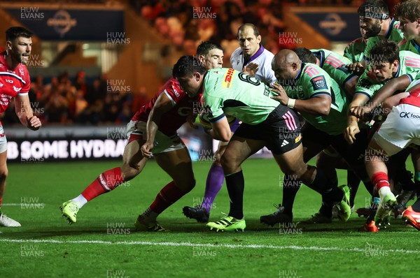 101025 - Scarlets v DHL Stormers, United Rugby Championship - Paul de Villiers of Stormers bursts through to score try