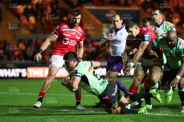 101025 - Scarlets v DHL Stormers, United Rugby Championship - Paul de Villiers of Stormers bursts through to score try