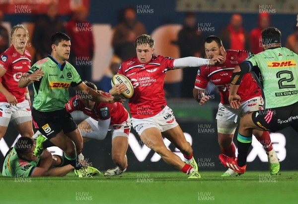 101025 - Scarlets v DHL Stormers, United Rugby Championship - Macs Page of Scarlets breaks away