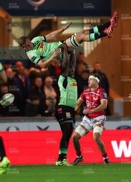 101025 - Scarlets v DHL Stormers, United Rugby Championship - Connor Evans of Stormers takes an unusual view of the match as he fails to win the high ball