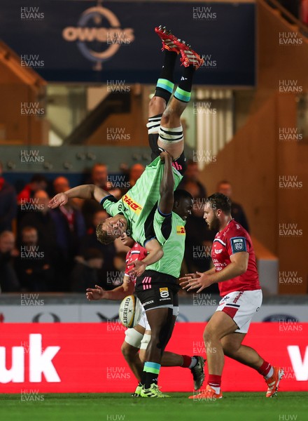 101025 - Scarlets v DHL Stormers, United Rugby Championship - Connor Evans of Stormers takes an unusual view of the match as he fails to win the high ball