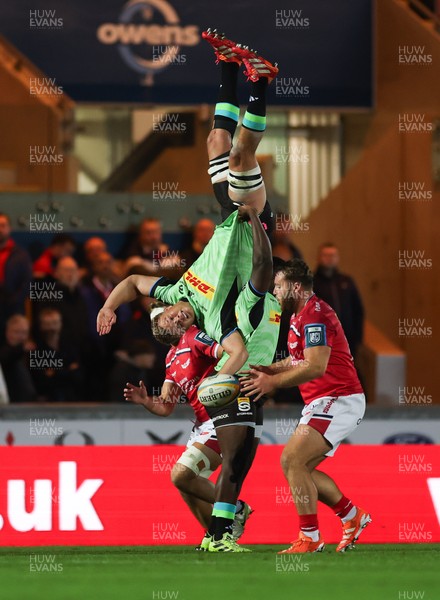 101025 - Scarlets v DHL Stormers, United Rugby Championship - Connor Evans of Stormers takes an unusual view of the match as he fails to win the high ball