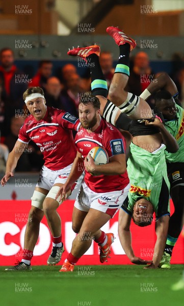101025 - Scarlets v DHL Stormers, United Rugby Championship - Connor Evans of Stormers takes an unusual view of the match as he fails to win the high ball