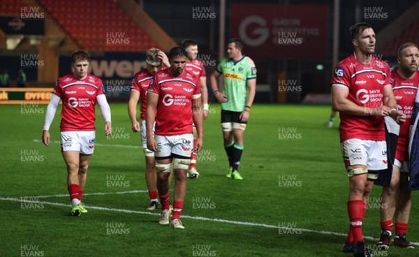 101025 - Scarlets v DHL Stormers, United Rugby Championship - Scarlets players at the end of the match