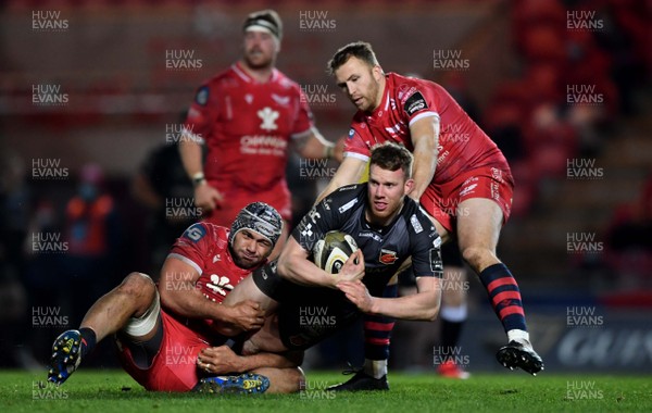010121 - Scarlets v Dragons - Guinness PRO14 - Jack Dixon of Dragons is tackled by Sione Kalamafoni and Tom Prydie of Scarlets