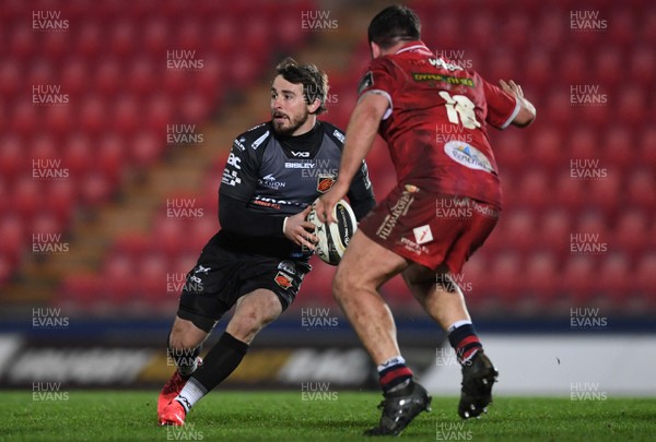 010121 - Scarlets v Dragons - Guinness PRO14 - Rhodri Williams of Dragons looks for a way through