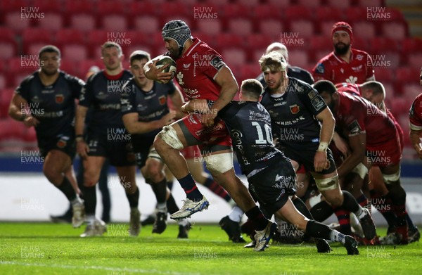 010121 - Scarlets v Dragons - Guinness PRO14 - Sione Kalamafoni of Scarlets powers forward to score a try