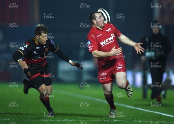 050118 - Scarlets v Dragons - Guinness PRO14 - Ken Owens of Scarlets tries to gather the ball