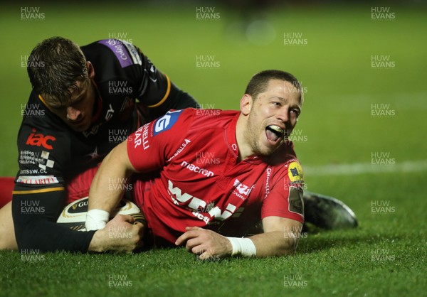 050118 - Scarlets v Dragons, Guinness PRO14 - Rhys Jones of Scarlets powers over to score try