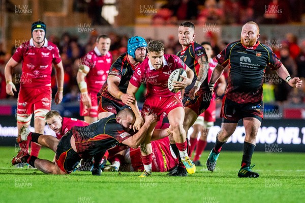 050119 - Scarlets v Dragons - Guinness PRO14 - Kieran Hardy of Scarlets tries to break through the Dragons defence 