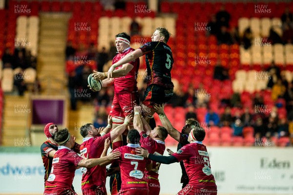 050119 - Scarlets v Dragons - Guinness PRO14 - David Bulbring of Scarlets and Matthew Screech of Dragons jump for the ball 