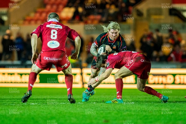 050119 - Scarlets v Dragons - Guinness PRO14 - Richard Hibbard of Dragons makes a run with the ball 