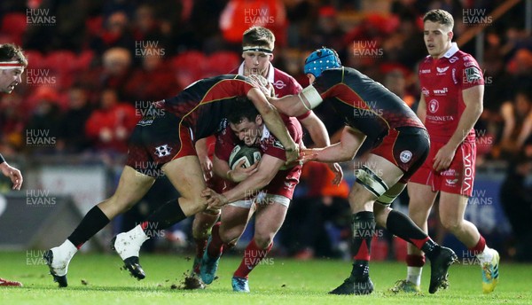 050119 - Scarlets v Dragons - Guinness PRO14 - Ryan Elias of Scarlets is tackled by Brandon Nansen and Harrison Keddie of Dragons