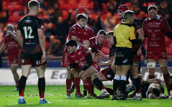 050119 - Scarlets v Dragons - Guinness PRO14 - Sam Hidalgo-Clyne of Scarlets celebrates with team mates after scoring a try