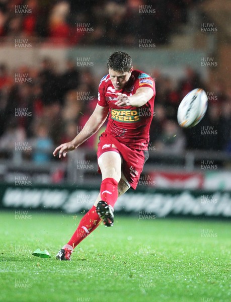 051012 Scarlets v DragonsScarlets Rhys Priestland converts a penalty