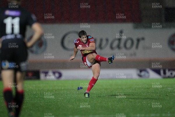 051012 Scarlets v Dragons- RaboDirect Pro12 - Scarlets' Aled Thomas kicks at goal 