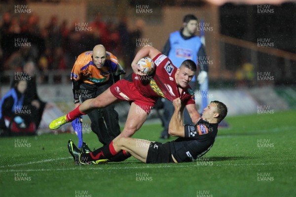 051012 Scarlets v Dragons- RaboDirect Pro12 - Scarlets' Tavis Knoyle is tackled by Dragons' Tom Prydie 