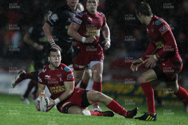 051012 Scarlets v Dragons- RaboDirect Pro12 - Scarlets' Gareth Davies looks to feed Liam Williams 