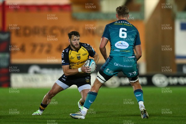 061023 - Scarlets v Dragons RFC - Preseason Friendly - Steff Hughes of Dragons takes on Taine Plumtree of Scarlets