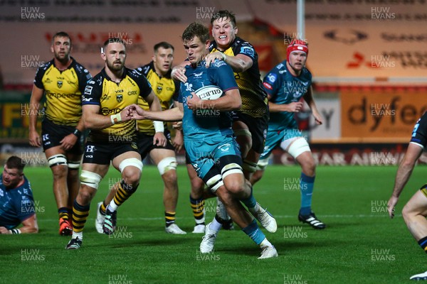 061023 - Scarlets v Dragons RFC - Preseason Friendly - Taine Plumtree of Scarlets