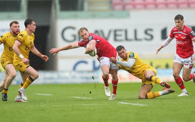 160526 - Scarlets v Dragons RFC, United Rugby Championship - Blair Murray of Scarlets takes on Rio Dyer of Dragons