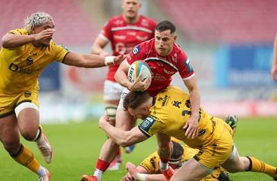 160526 - Scarlets v Dragons RFC, United Rugby Championship - Dane Blacker of Scarlets is tackled by Aneurin Owen of Dragons
