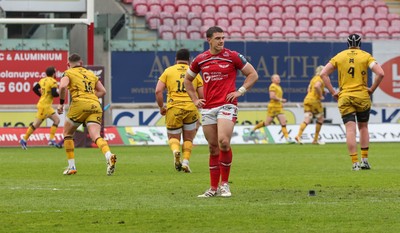 160526 - Scarlets v Dragons RFC, United Rugby Championship - Joe Hawkins of Scarlets reacts after he sends his last gasp kick wide of the posts