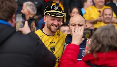 160526 - Scarlets v Dragons RFC, United Rugby Championship - Angus O’Brien of Dragons is presented with the Dragons Supporters Club Supporters Player of the Year Cap