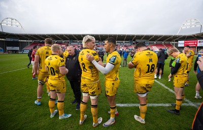 160526 - Scarlets v Dragons RFC, United Rugby Championship - Aaron Wainwright of Dragons and Rio Dyer of Dragons at the end of the match