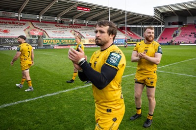 160526 - Scarlets v Dragons RFC, United Rugby Championship - Rhodri Williams of Dragons applauds the fans at the end of the match