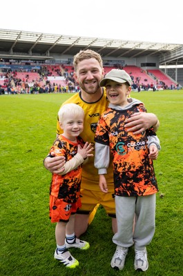 160526 - Scarlets v Dragons RFC, United Rugby Championship - Angus O’Brien of Dragons with his children at the end of the match