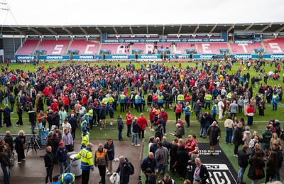 160526 - Scarlets v Dragons RFC, United Rugby Championship - Crowds take to the pitch at the end of the match