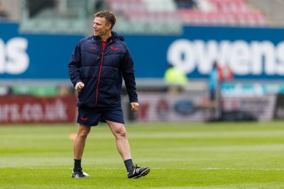 160526 - Scarlets v Dragons RFC - United Rugby Championship - Scarlets head coach Dwayne Peel during the warm up
