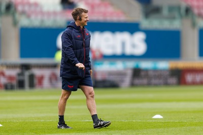 160526 - Scarlets v Dragons RFC - United Rugby Championship - Scarlets head coach Dwayne Peel during the warm up