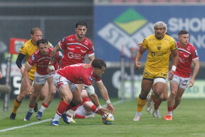 160526 - Scarlets v Dragons RFC - United Rugby Championship - Macs Page of Scarlets