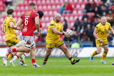 160526 - Scarlets v Dragons RFC - United Rugby Championship - Dillon Lewis of Dragons looks for a gap