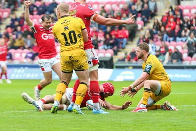 160526 - Scarlets v Dragons RFC - United Rugby Championship - Josh Macleod of Scarlets goes over for a try