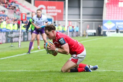 160526 - Scarlets v Dragons RFC - United Rugby Championship - Macs Page of Scarlets goes over for a try