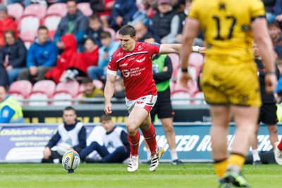 160526 - Scarlets v Dragons RFC - United Rugby Championship - Joe Hawkins of Scarlets kicks at goal to win the match, but his penalty misses and the game is drawn