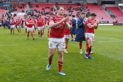 160526 - Scarlets v Dragons RFC - United Rugby Championship - Ryan Elias of Scarlets applauds the fans at the end of the match