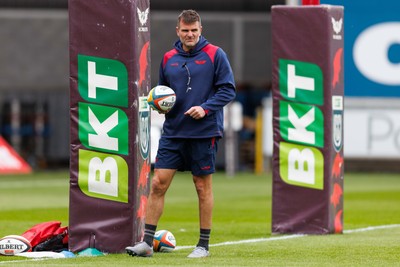 160526 - Scarlets v Dragons RFC - United Rugby Championship - Scarlets coach Jared Payne during the warm up